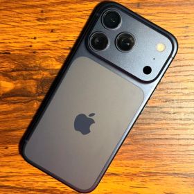 美品 iPhone 17 Pro 256GB ブルー au版 SIMフリー