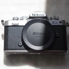 Nikon Zfc ミラーレス一眼 本体 バッテリー付き
