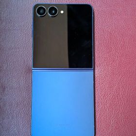 【ケース付き】Samsung Galaxy Z Flip7 12/256 国内版
