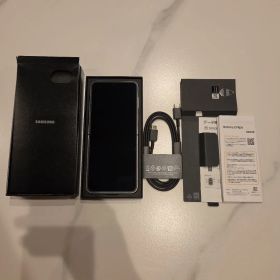 新品未使用 Samsung Galaxy Z Flip6 256GB 本体