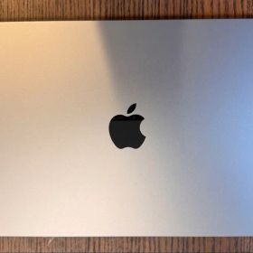 MacBook Air 13.6インチ M2 2022 8GB/512GB