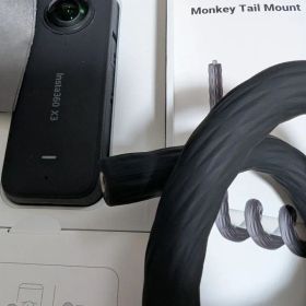 Insta360 X3 本体 Monkey Tail Mount付き