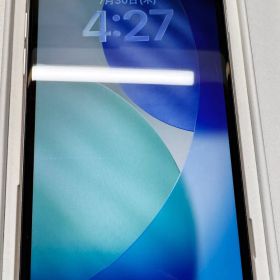 【美品】iPhone SE 第3世代 128GB スターライト SIMフリー A2782