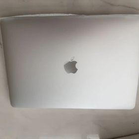 【美品】Apple MacBook Air M1チップ搭載／保護カバー付き