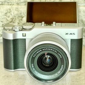 FUJIFILM「X-A5」ミラーレス一眼 XC15-45mm レンズキット