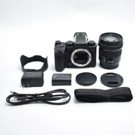 B#13294 パナソニック(Panasonic) フルサイズミラーレス一眼カメラ S5M2XK 標準ズームレンズキット ブラック DC-S5M2XK
