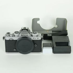 [美品 | シャッター数1,890回] Nikon Z fc [ボディ シルバー] | Nikon Zマウント