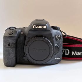 Canon EOS 7D Mark II デジタル一眼レフ カメラ ボディ箱付