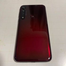 Motorola moto g8 plus本体とspigenの黒ケース
