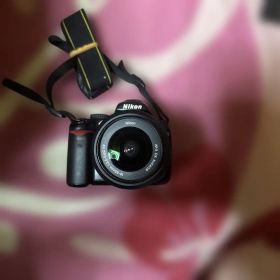 Nikon D5000デジタル一眼レフカメラ 本体
