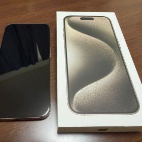 Apple iPhone 15 Pro 画面破損あり