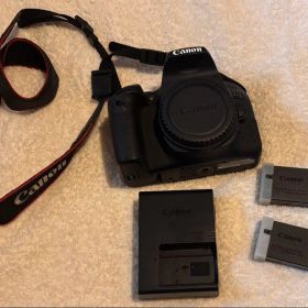 Canon EOS Kiss X9i本体 充電器本文を要確認