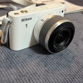 値下げ Nikon 1 J1 ミラーレス一眼カメラ ※レンズ接続不良 保証書付き