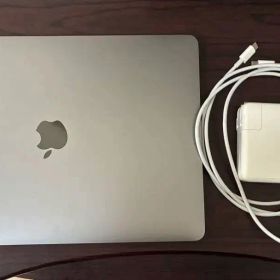 Apple MacBookPro 2017 13インチ 8GB 256GB