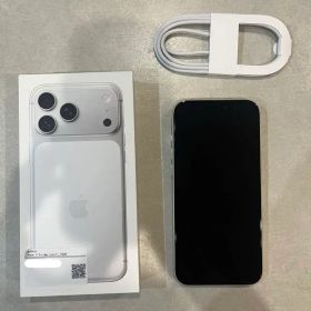 Apple iPhone 17 Pro Max 258GBシルバー 本体