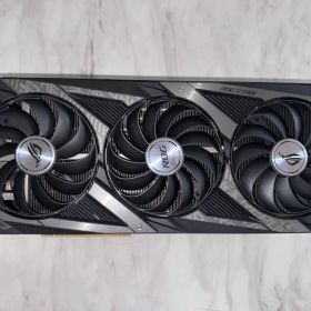 ASUS ROG Strix RTX 3070 Ti 本体
