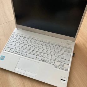 FUJITSU LIFEBOOK UH75/B3 本体