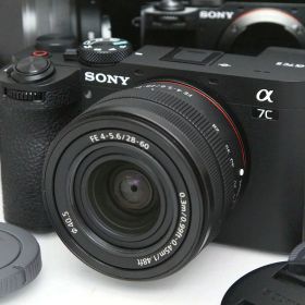 【中古】【良品】ソニー α7C II ILCE-7CM2L ズームレンズキット [ブラック] CA01-R6614-3W4 SONY Eマウント フルサイズ 5軸手ブレ補正 EVF 標準ズーム レンズ付き セット 中古