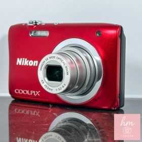 Nikon COOLPIX A100 レッド ニコン クールピクス デジタルカメラ コンパクトデジカメ コンデジ 中古カメラ 動作品 広角26mm 光学5倍ズーム スリム 軽量モデル おしゃれカラー レトロデジカメ