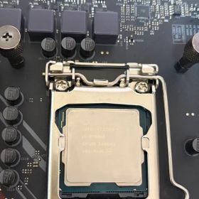 Core i7 9700KF B365PhantomGaming4
