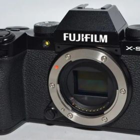 260749★ほぼ新品★富士フイルム(FUJIFILM) ミラーレスデジタルカメラ X-S10 ボディ F X-S10 ブラック