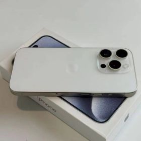 iPhone15 Pro 256G ホワイトチタン 中古美品 純正箱・ケーブル付き 全機能確認済み