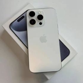 iPhone15 ProMax 256G ホワイトチタン 中古美品 純正箱・ケーブル付き 全機能確認済み