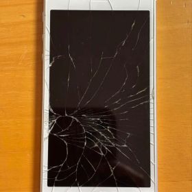 Apple iPhone SE 第1世代 シルバー 64GB 画面割 ジャンク
