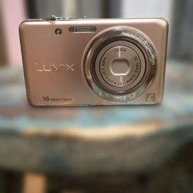 Panasonic LUMIX DMC-FH7 デジタルカメラ 本体 ゴールド