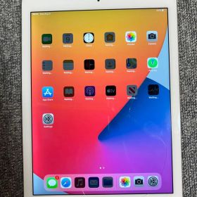 iPad Air 2 64GB ゴールド Docomo 中古 8,200円 | ネット最安値の価格