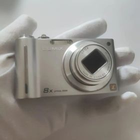 【美品/元箱付】Panasonic LUMIX DMC-ZX1 シルバー付属品付