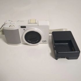 RICOH GR DIGITAL IV ホワイトエディション(SH59回)