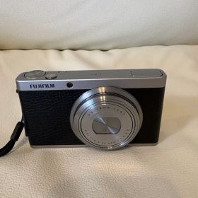 FUJIFILM XF1 コンパクトデジタルカメラ 本体&充電器