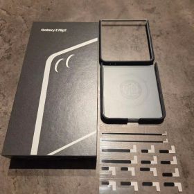 Samsung Galaxy Z Flip7 本体