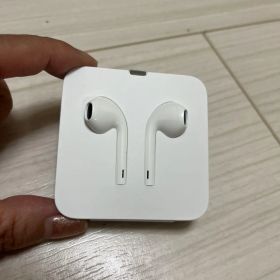 【純正】EarPods Lightningコネクタ 3.5mm変換アダプタ