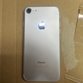 Apple iPhone7 本体 シルバー 128GB バッテリー 83% 即発