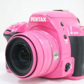 【返品保証】 【シャッター132回】ペンタックス Pentax K-50 ピンク smc PENTAX-DA 35mm F2.4 AL デジタル一眼 e10480