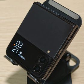 ほぼ新品 Samsung Galaxy Z flip4 国内版SIMフリー