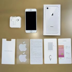 iPhone 8 64GB シルバー 箱・純正イヤホン付 simフリー