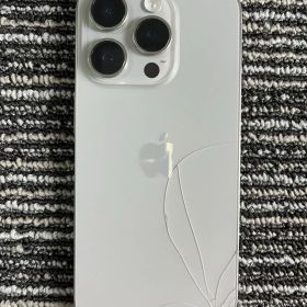 iPhone15 Pro 128G ホワイトチタン 中古美品 純正箱・ケーブル付き 全機能確認済み