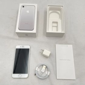 【8/14～8/16限定価格】★美品/箱付き★Apple iPhone 7 32GB MNCF2J/A SIMロック解除済み(docomo) シルバー (RM2428)