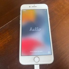 【美品】Apple iPhone 7 シルバー 電源入ります 水没歴無 32GB