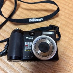 Nikon COOLPIX P5000 デジタルカメラ 本体