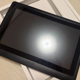 【液タブ】Wacom cintiq 16 ※スタンド、フィルム付き