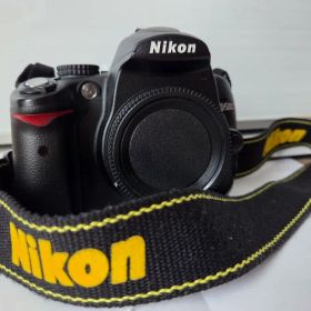 Nikon D5000 + AF-S DX NIKKOR 18-55mm セット