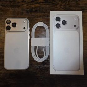 美品 iPhone 17 Pro Max 256GB シルバー SIMフリー
