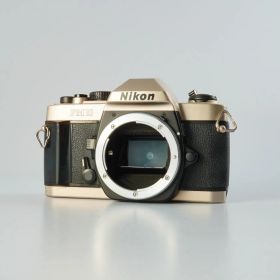 Nikon ニコン FM10 MF フィルム一眼レフカメラ