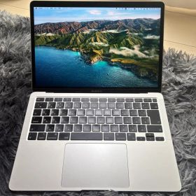MacBook Air M1 8GB 265GB ベゼル部分ヒビ割れ、欠けあり