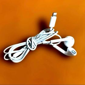 Apple EarPods withLightningConnector