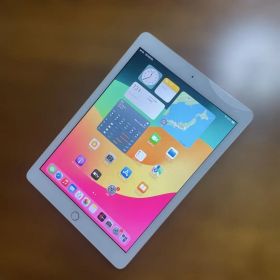 iPad 第6世代 128GB Wi-Fi 割れなし MOFTスタンド付き